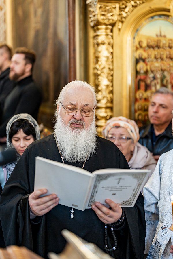 Божественная литургия и отпевание протоиерея Александра Ганабы в Троицком кафедральном соборе Подольска